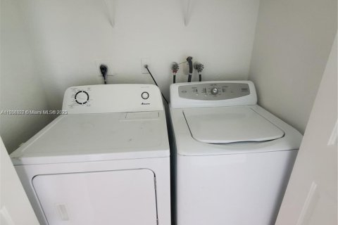 Copropriété à louer à Homestead, Floride: 3 chambres, 132.2 m2 № 1896692 - photo 13