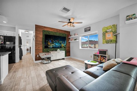 Adosado en venta en Davie, Florida, 2 dormitorios, 102.47 m2 № 1999097 - foto 26