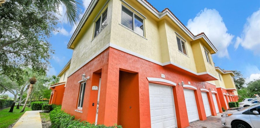 Adosado en Davie, Florida 2 dormitorios, 102.47 m2 № 1999097