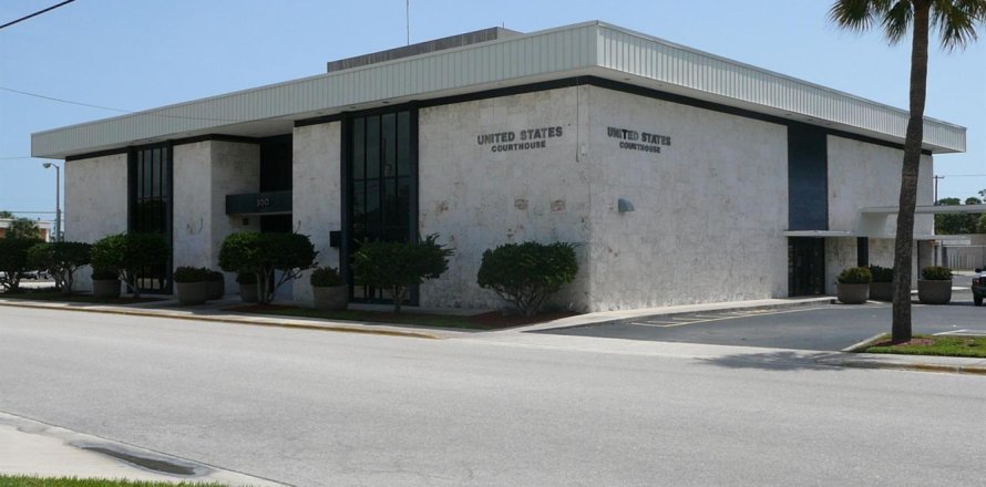 Propiedad comercial en St. Lucie, Florida № 2185775