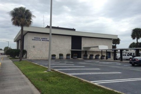 Propiedad comercial en venta en St. Lucie, Florida № 2185775 - foto 2