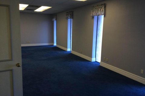 Propiedad comercial en venta en St. Lucie, Florida № 2185775 - foto 10