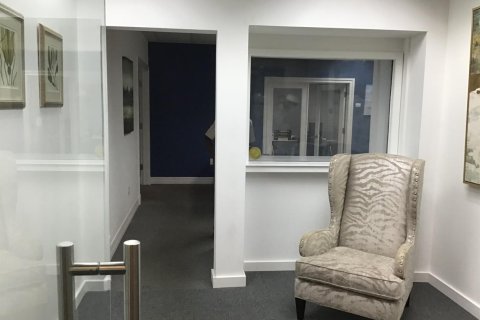 Propiedad comercial en venta en St. Lucie, Florida № 2185775 - foto 13