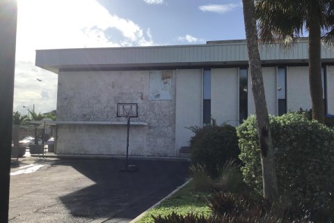 Propiedad comercial en venta en St. Lucie, Florida № 2185775 - foto 20