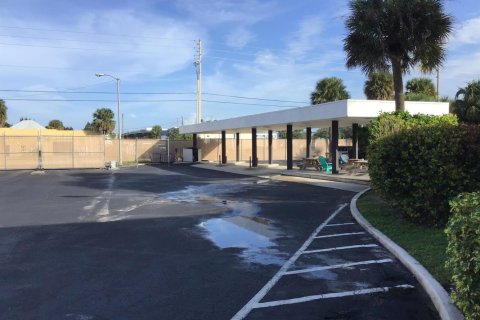 Propiedad comercial en venta en St. Lucie, Florida № 2185775 - foto 17