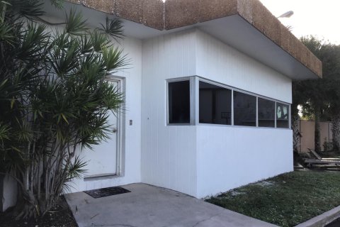 Propiedad comercial en venta en St. Lucie, Florida № 2185775 - foto 24