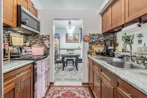 Villa ou maison à vendre à Tampa, Floride: 3 chambres, 110.55 m2 № 1912474 - photo 4