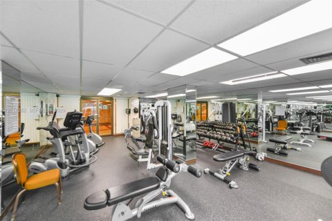 Condo in Hallandale Beach, Florida, 1 bedroom  № 2076405 - photo 19