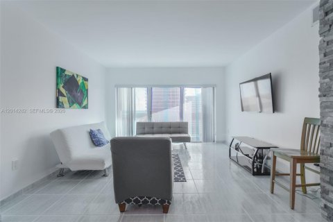 Condo in Hallandale Beach, Florida, 1 bedroom  № 2076405 - photo 3
