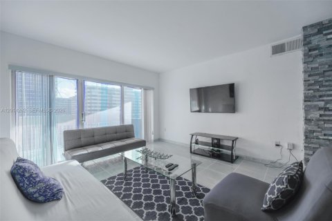 Condo in Hallandale Beach, Florida, 1 bedroom  № 2076405 - photo 5