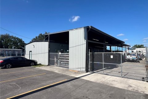 Propiedad comercial en alquiler en Tampa, Florida, 464.88 m2 № 1816167 - foto 4