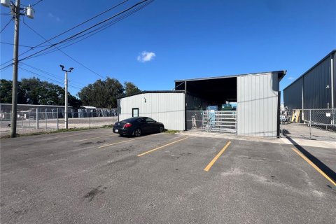 Propiedad comercial en alquiler en Tampa, Florida, 464.88 m2 № 1816167 - foto 3