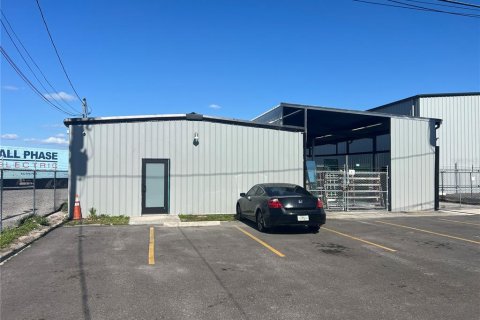 Propiedad comercial en alquiler en Tampa, Florida, 464.88 m2 № 1816167 - foto 1