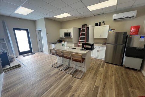 Propiedad comercial en alquiler en Tampa, Florida, 464.88 m2 № 1816167 - foto 5