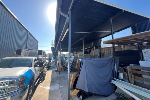 Propiedad comercial en alquiler en Tampa, Florida, 464.88 m2 № 1816167 - foto 16