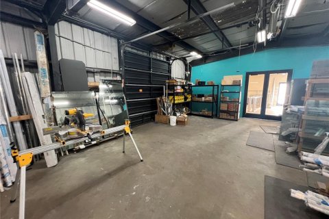 Propiedad comercial en alquiler en Tampa, Florida, 464.88 m2 № 1816167 - foto 12