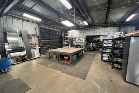 Propiedad comercial en alquiler en Tampa, Florida, 464.88 m2 № 1816167 - foto 8