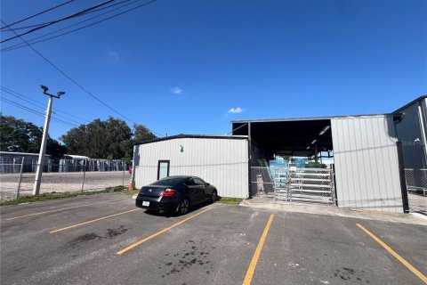 Propiedad comercial en alquiler en Tampa, Florida, 464.88 m2 № 1816167 - foto 2