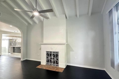 Casa en alquiler en Miami, Florida, 2 dormitorios, 130.53 m2 № 1993761 - foto 3