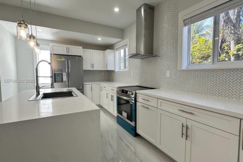 Casa en alquiler en Miami, Florida, 2 dormitorios, 130.53 m2 № 1993761 - foto 9