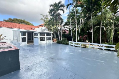 Casa en alquiler en Miami, Florida, 2 dormitorios, 130.53 m2 № 1993761 - foto 23