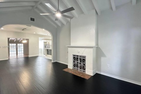 Casa en alquiler en Miami, Florida, 2 dormitorios, 130.53 m2 № 1993761 - foto 5