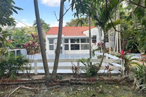 Casa en alquiler en Miami, Florida, 2 dormitorios, 130.53 m2 № 1993761 - foto 25