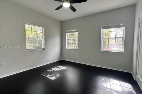 Casa en alquiler en Miami, Florida, 2 dormitorios, 130.53 m2 № 1993761 - foto 14