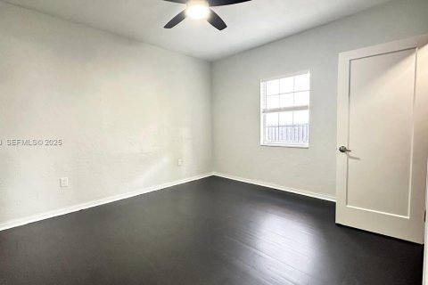 Casa en alquiler en Miami, Florida, 2 dormitorios, 130.53 m2 № 1993761 - foto 15