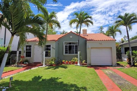 Casa en alquiler en Miami, Florida, 2 dormitorios, 130.53 m2 № 1993761 - foto 1