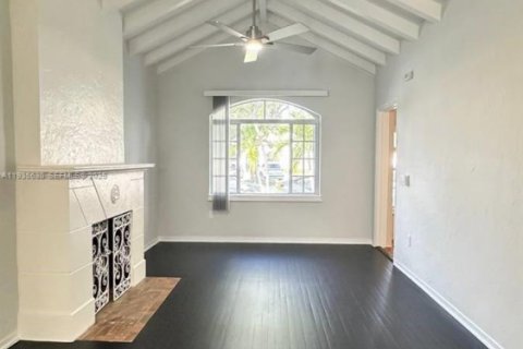 Casa en alquiler en Miami, Florida, 2 dormitorios, 130.53 m2 № 1993761 - foto 12