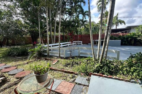 Casa en alquiler en Miami, Florida, 2 dormitorios, 130.53 m2 № 1993761 - foto 28