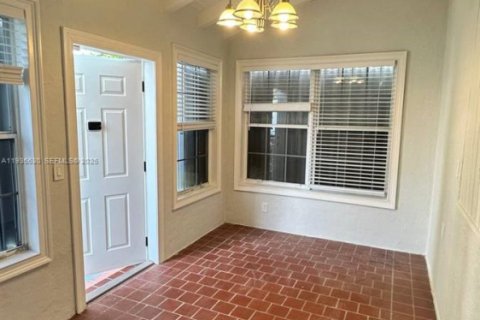 Casa en alquiler en Miami, Florida, 2 dormitorios, 130.53 m2 № 1993761 - foto 21