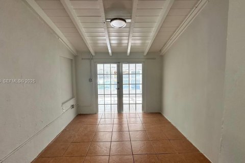 Casa en alquiler en Miami, Florida, 2 dormitorios, 130.53 m2 № 1993761 - foto 19