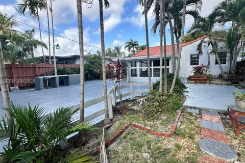 Casa en alquiler en Miami, Florida, 2 dormitorios, 130.53 m2 № 1993761 - foto 22