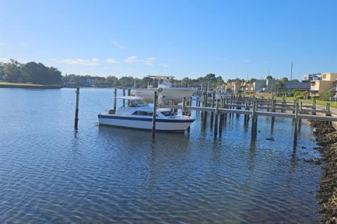 Condo in Tampa, Florida, 1 bedroom № 2228422 - photo 11