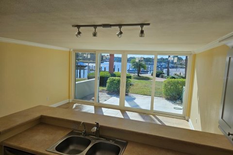 Condo in Tampa, Florida, 1 bedroom № 2228422 - photo 10