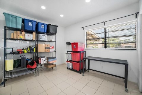 House in Miami, Florida 4 bedrooms, 133.04 sq.m. № 1836702 - photo 19