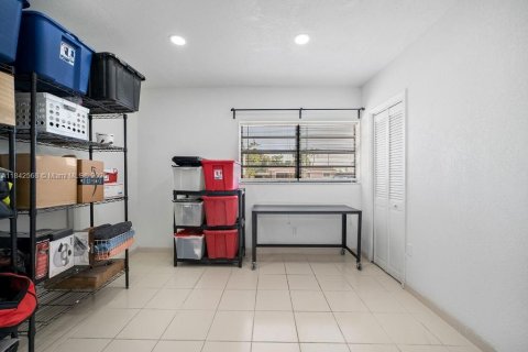 House in Miami, Florida 4 bedrooms, 133.04 sq.m. № 1836702 - photo 20