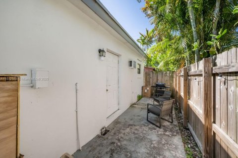 House in Miami, Florida 4 bedrooms, 133.04 sq.m. № 1836702 - photo 25