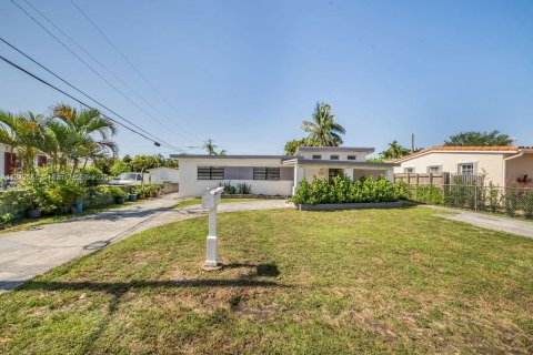 House in Miami, Florida 4 bedrooms, 133.04 sq.m. № 1836702 - photo 22