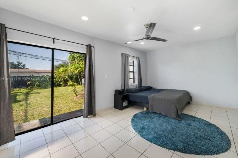House in Miami, Florida 4 bedrooms, 133.04 sq.m. № 1836702 - photo 11