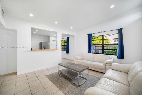 House in Miami, Florida 4 bedrooms, 133.04 sq.m. № 1836702 - photo 2