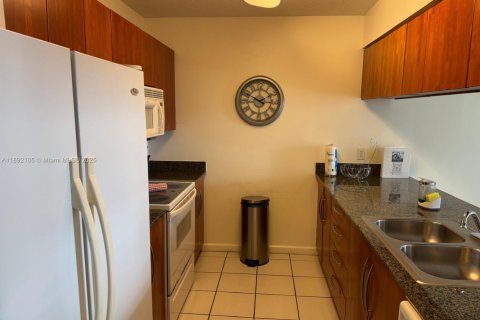Condominio en Miami, Florida, 1 dormitorio  № 2012428