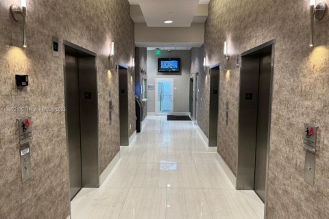 Купить кондоминиум в Майами, Флорида 1 спальня, № 2012428 - фото 13