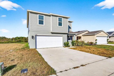 House in Eagle Lake, Florida 4 bedrooms, 187.76 sq.m. № 2205930 - photo 2