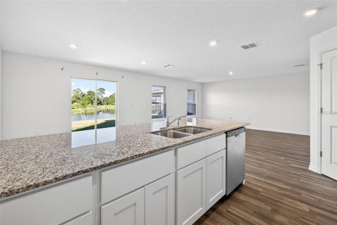 House in Eagle Lake, Florida 4 bedrooms, 187.76 sq.m. № 2205930 - photo 20
