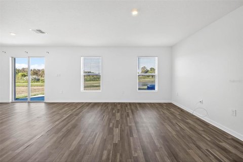 House in Eagle Lake, Florida 4 bedrooms, 187.76 sq.m. № 2205930 - photo 9