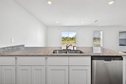 House in Eagle Lake, Florida 4 bedrooms, 187.76 sq.m. № 2205930 - photo 19