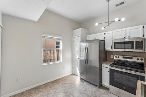 House in Orlando, Florida 3 bedrooms, 107.12 sq.m. № 2393858 - photo 8
